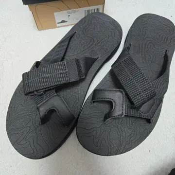 Teva 블랙 스포츠 샌들 사이즈 7