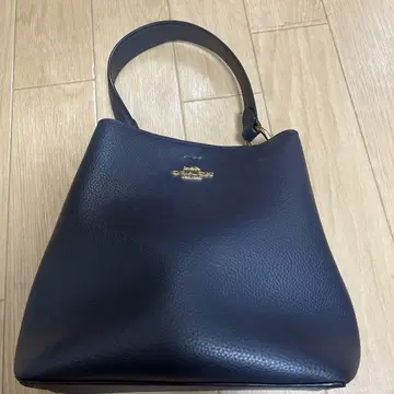 네이비 가죽 핸드백