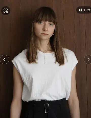 1회 착용 CLANE SIDE SLIT NOSLEEVE TOPS 화이트
