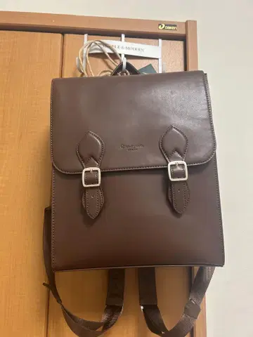 브라운 가죽 백팩 플랩