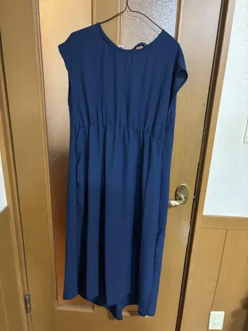 미사용 새상품 FUYULE 엘레강트 백 보우 디테일 드레스 네이비