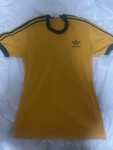 adidas T셔츠 옐로우 컬러 그린