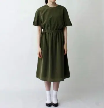 i am i 러플 소매 원피스 카키 플리츠