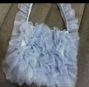 옅은 파랑 프릴 토트백