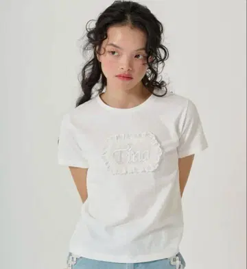 Tina 자수 컴팩트 티셔츠 TINA:JOJUN