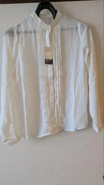 le coeur blanc 화이트 긴팔 셔츠