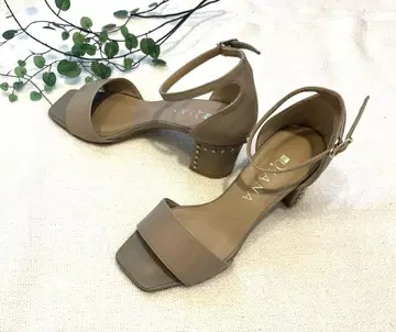 [ 컨디션 최상 ] DIANA 다이애나 베이지 스터드 샌들 21.5cm