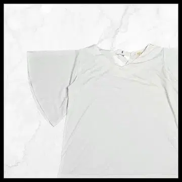 HusHusH 플레어 소매 티셔츠, 뒷면 링, 화이트 V넥 상의