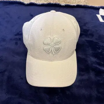 블랙클로버 화이트 메쉬 캡