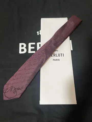 정가 3.9만 엔 벨루티 berluti 캘리그라피 스크릿 실크 넥타이