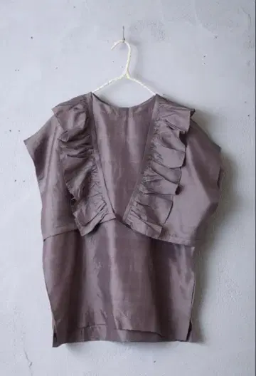 BUNON Silk Back button 블라우스 & gilet