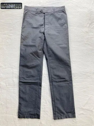 골티에 GAULTIER HOMME 다크 그레이 슬림 핏 치노 팬츠 광택