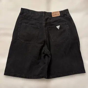 GUESS 블랙 숏팬츠 w36