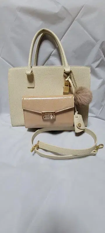 Samantha Thavasa 핸드백 & 미니백 포함