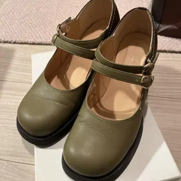 키다리 아저씨 올리브색 스트랩 힐 슈즈 23cm
