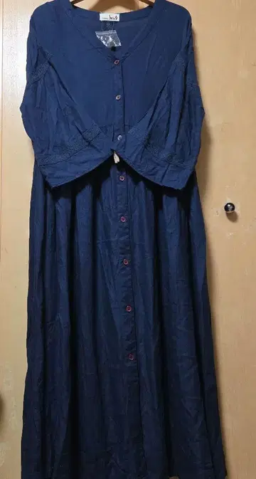 새상품 티티카카 앞면 오픈 레이스 롱 원피스 네이비