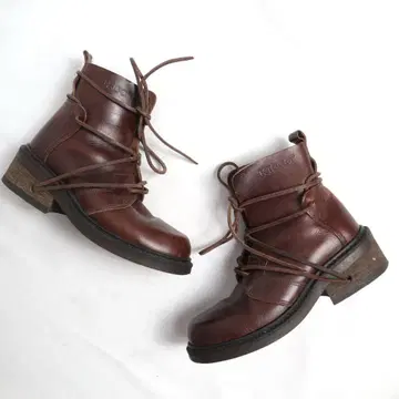 Vintage archive 레이스업 부츠 통굽 레이스업
