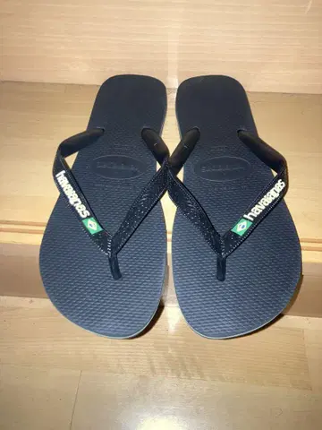 Havaianas 블랙 비치 샌들 만국기