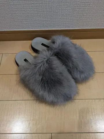 그레이 퍼 샌들