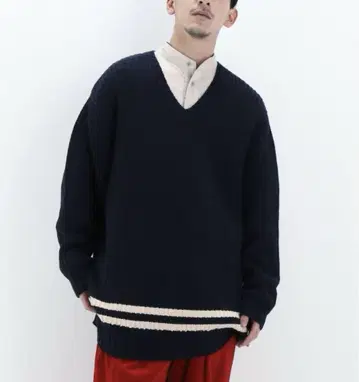 JW 두꺼운 원단 V넥라인 스웨터 오버 사이즈 네이비