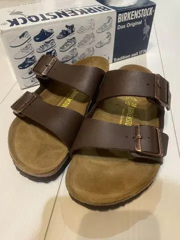 Birkenstock 브라운 애리조나 샌들