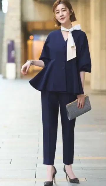 노카라 돌먼 슬리브 페플럼 수트 셋업