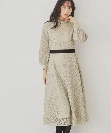 새상품급 Sunauna 롱 원피스 플레어 현행 모델 레이스 비쥬