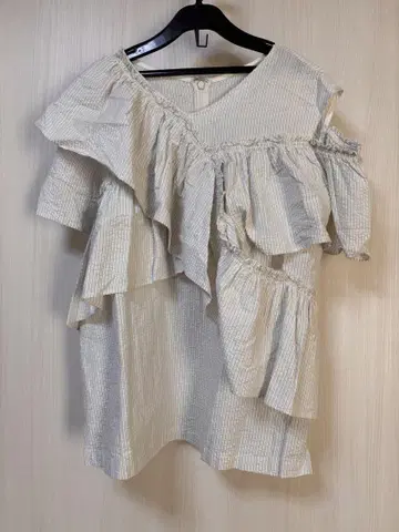 Arumlily 아롬릴리 프릴 블라우스