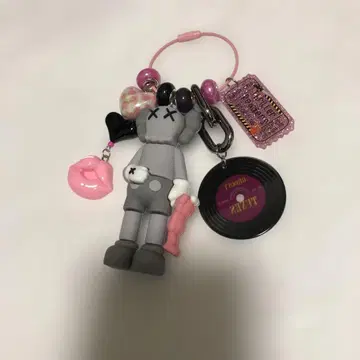 딸랑딸랑 키링 KAWS