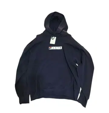 [하자품] FILA x AKTR 로고 스웨트 후디 L 네이비