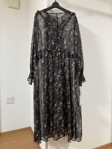 쿠레트 미사용품 블랙 베이스 꽃무늬 긴팔 시어 롱 원피스 5L