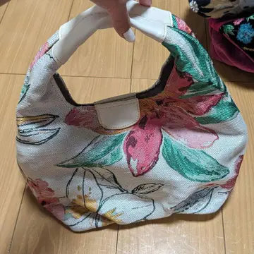 꽃무늬 핸드백