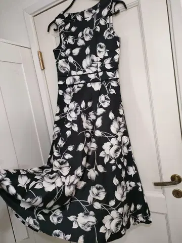 새상품급 LAURA ASHLEY 로라 애슐리 슬리브리스 원피스 M
