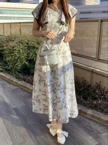 2025 봄/여름 신상 플라워 주이 프릴 칼라 원피스 MISCHMASCH