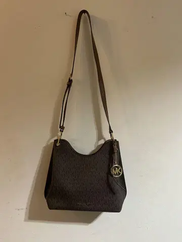 MICHAEL KORS 브라운 숄더백