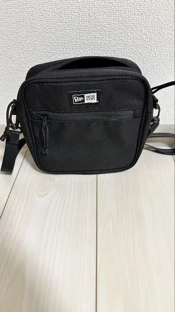 New Era (뉴에라) 스퀘어 숄더 파우치 1.5L 블랙