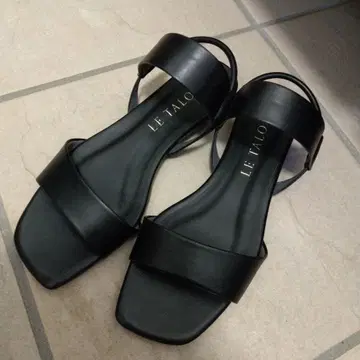 LE TALIN 르탈론 2cm 고무 스트랩 샌들 블랙 M