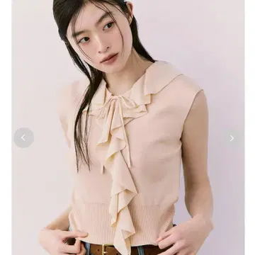 LILY BROWN 프릴 디테일 보타이 니트탑