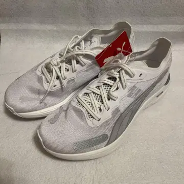 [미사용 새상품] PUMA 리베레이트 나이트로 러닝화 23.0cm