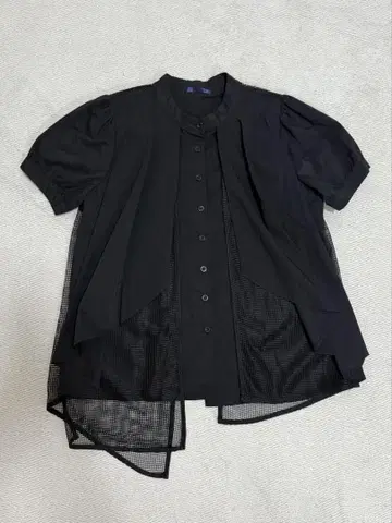 폴리느브로 블랙 메쉬 비대칭 반팔 셔츠