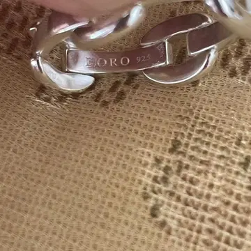 loro VO ring 01