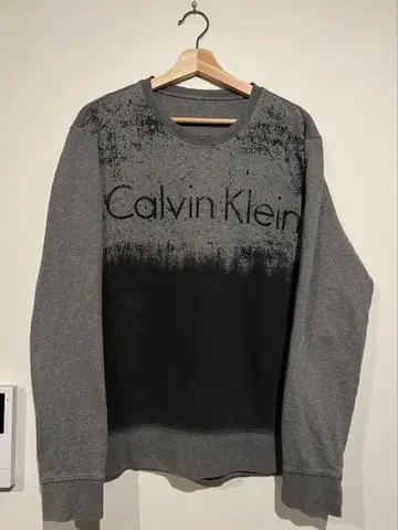 Calvin Klein 그라데이션 맨투맨 트레이너 롱T 긴팔
