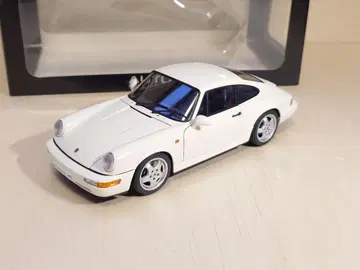 포르쉐 911 까레라 화이트 1/18 오토아트 일부 결함