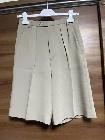 styling/스타일링 투턱 하프 팬츠 카키 택 포함 미사용 새상품