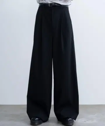 Two tuck wide straight stripe slacks
