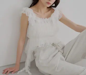 Chico 레이스 드롭 프릴 셔링 블라우스