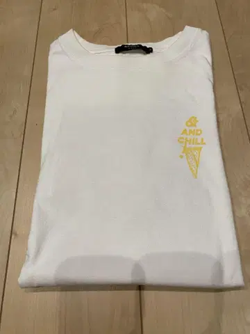 and chill T셔츠 화이트