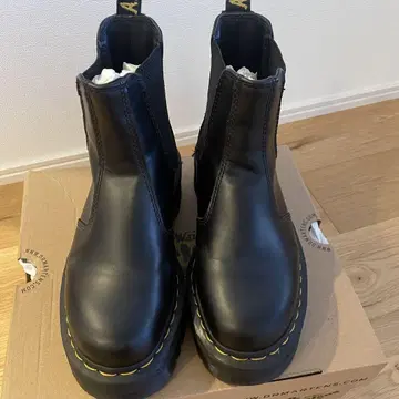 [새상품급] Dr. Martens 첼시 부츠 통굽 24cm
