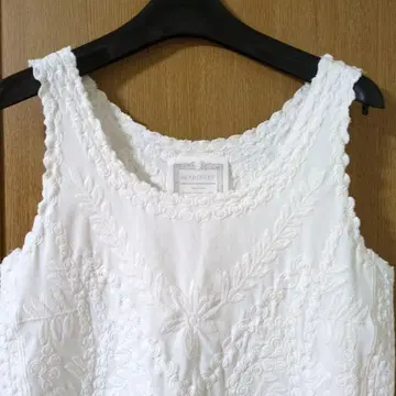비어즐리 beardsley 화이트 탱크탑