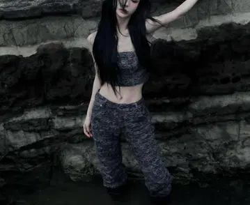 MELT THE LADY bumpy smocking bare tops
